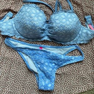 Victoria’s Secret Halter Top Bikini -36D/L
